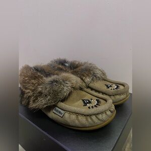 SoftMoc Women's Tan Moccasins with Fur Detail